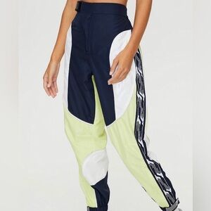 Aritzia TNA Oceanside reflective nylon pants. SMALL EXCELLENT CONDITION